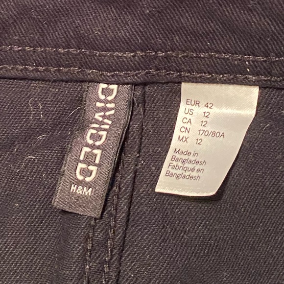 Brand new no tag black bib overall dress with pockets and buttons , size large - Picture 4 of 6